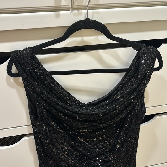 Sequin minidress with feather hemline - Picture 5 of 6